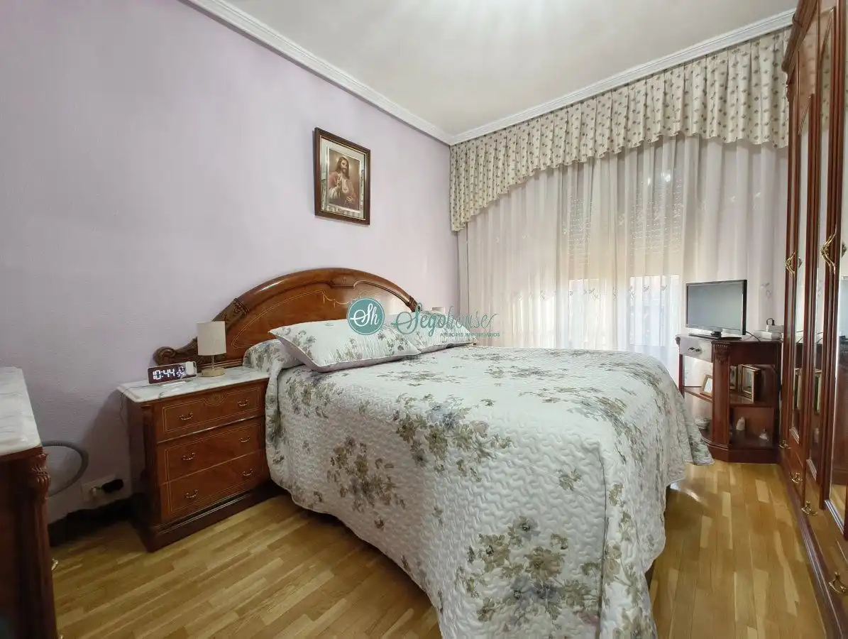Bedroom of Flat for sale in Segovia  with Air Conditioner, Heating and Balcony