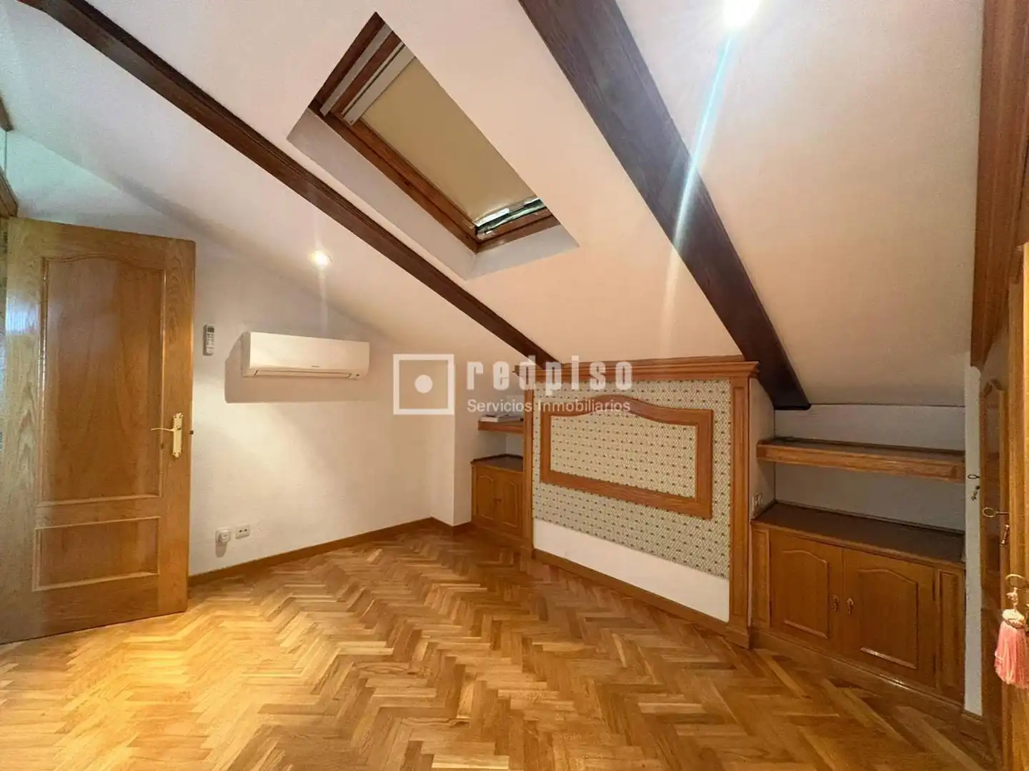 Bedroom of Houses for sale in Tres Cantos  with Air Conditioner, Heating and Parquet flooring