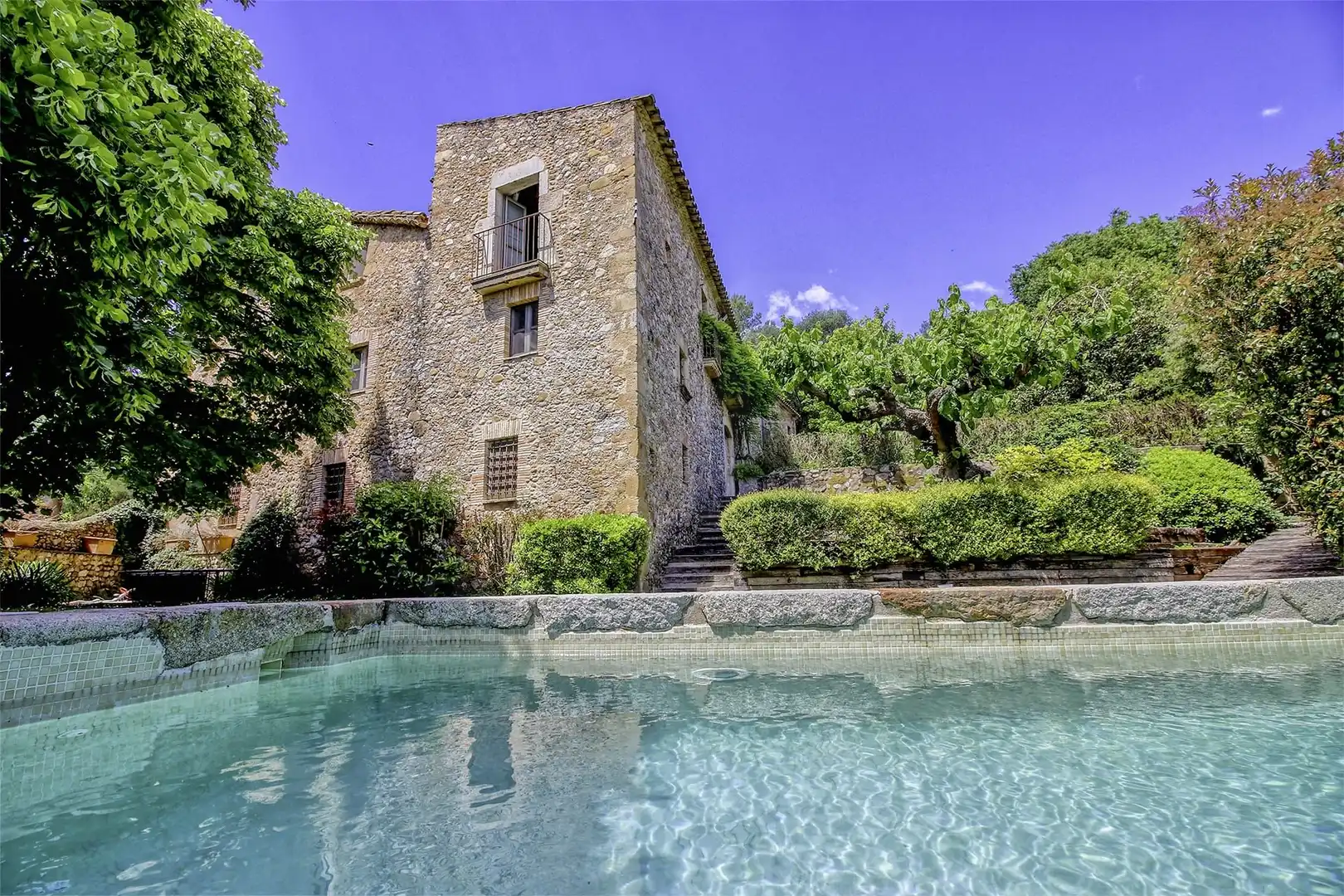 Country house with pool for sale in Vilademuls