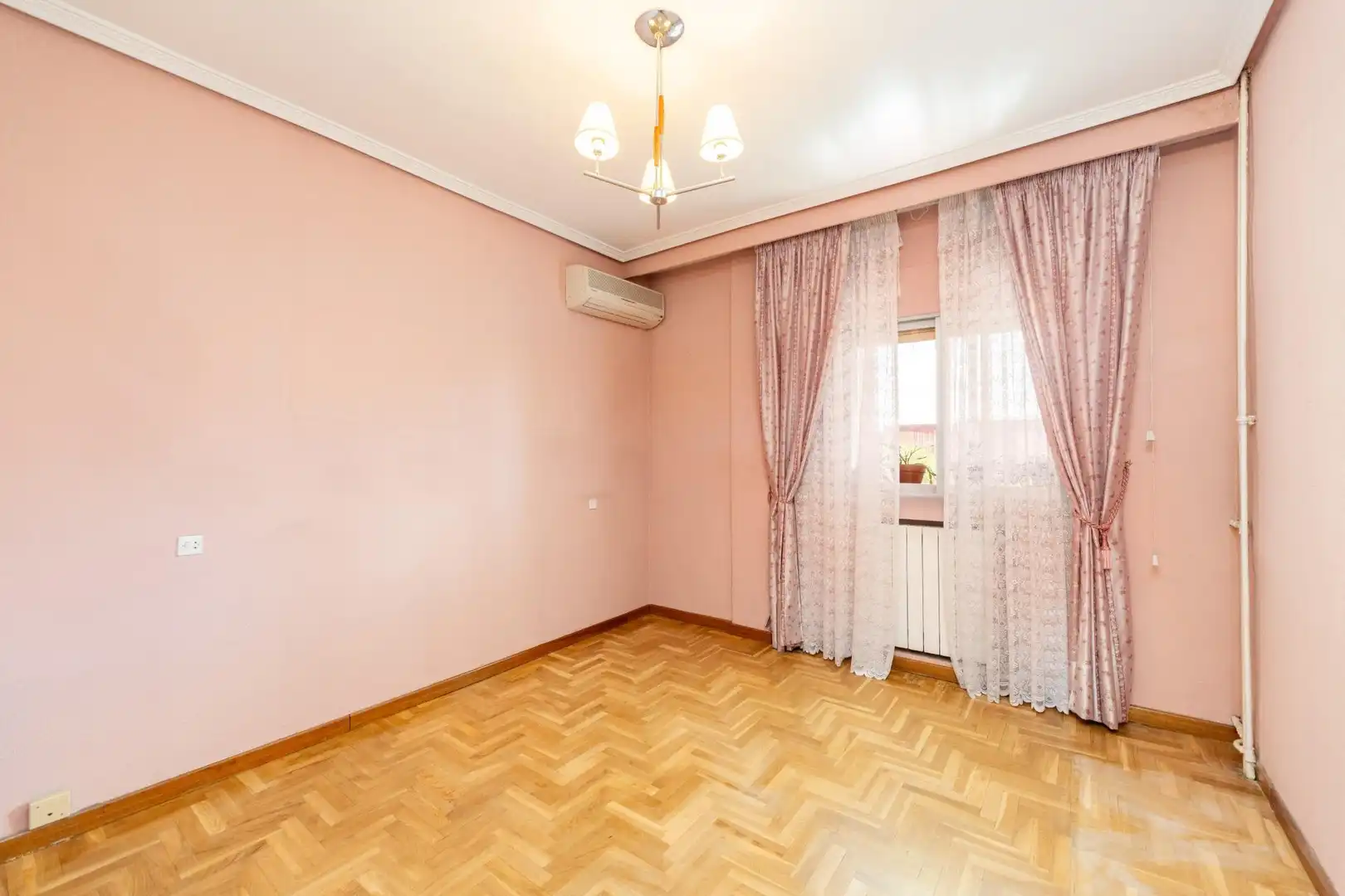 Habitación de Piso en venta en Madrid con Calefacción, Parquet y Alarma