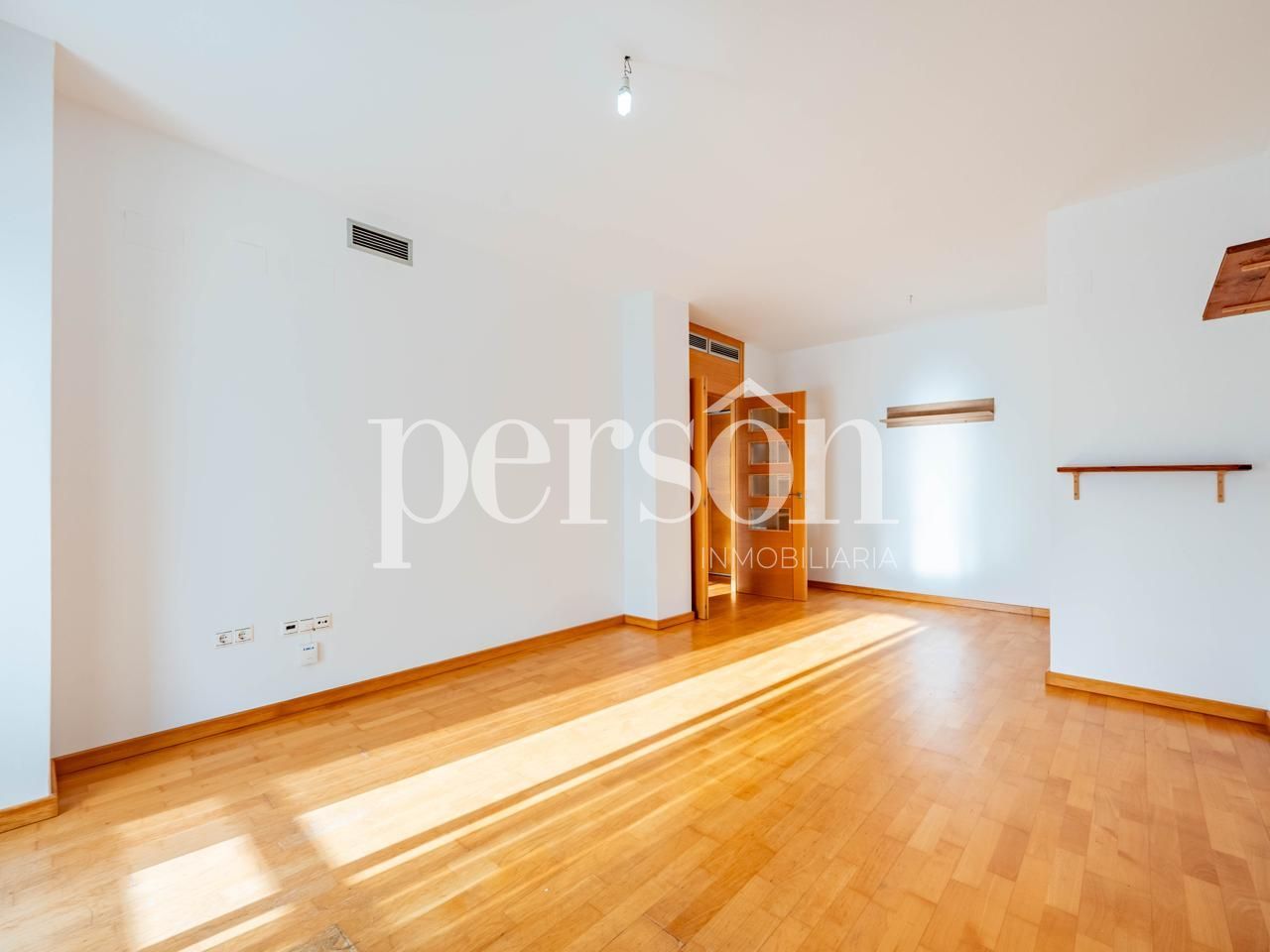Bedroom of Flat for sale in Paterna  with Air Conditioner, Heating and Terrace