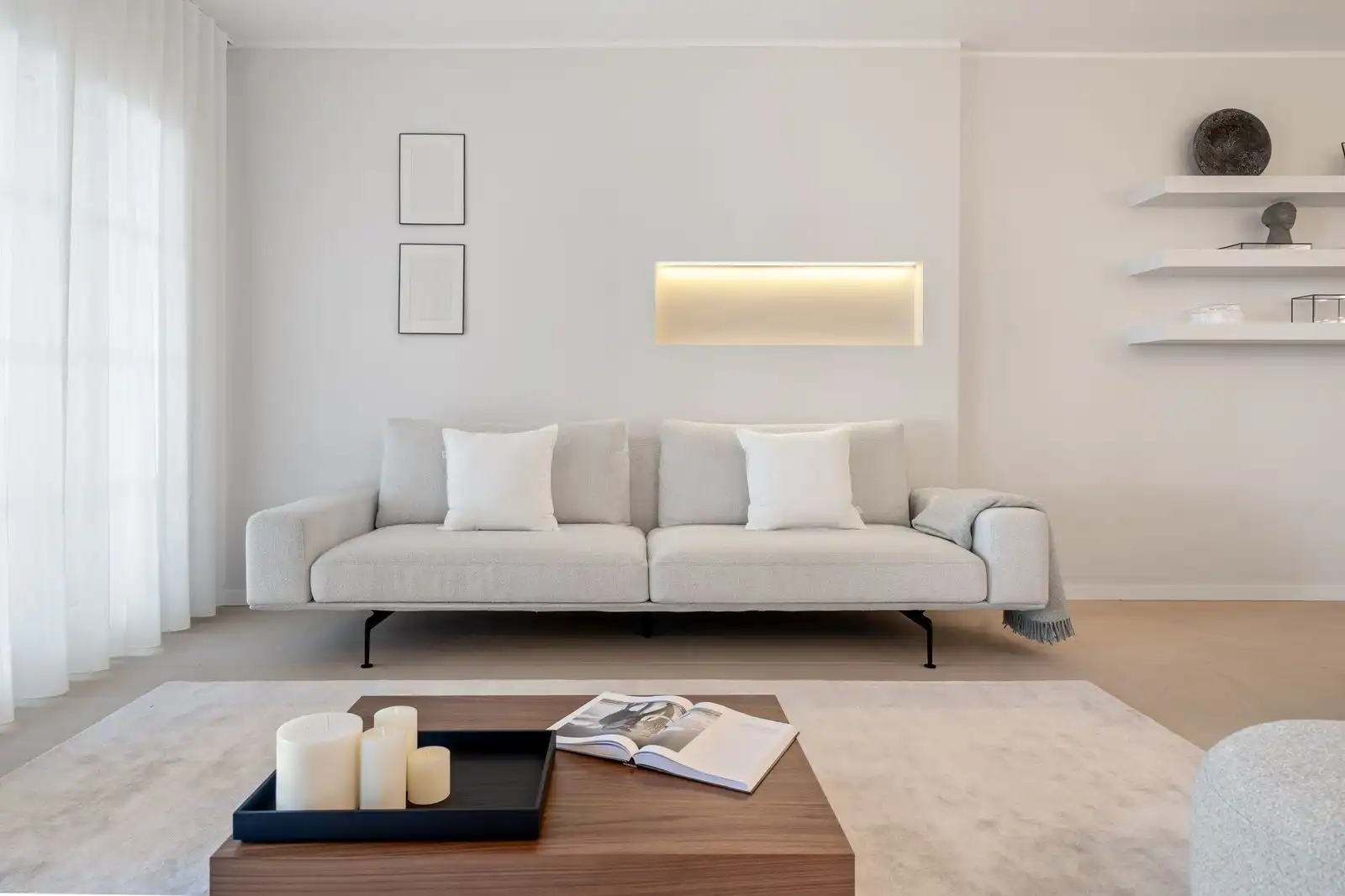 Sala de estar de Apartamento en venta en Marbella con Terraza, Amueblado y Piscina comunitaria