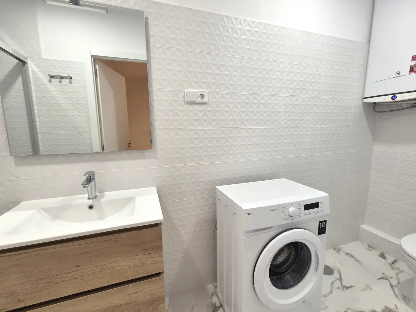 Bany de Apartament de lloguer en Madrid amb Calefacció i Rentadora
