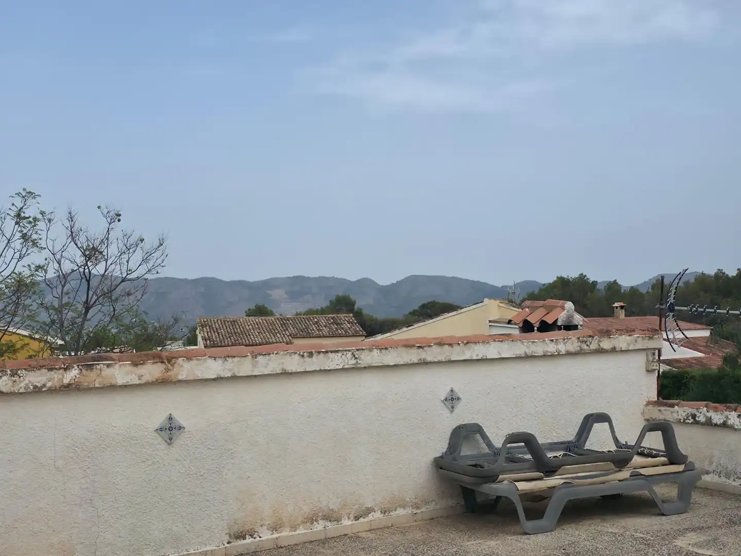 Vista exterior de Casa o xalet en venda en La Nucia amb Aire condicionat, Jardí privat i Terrassa