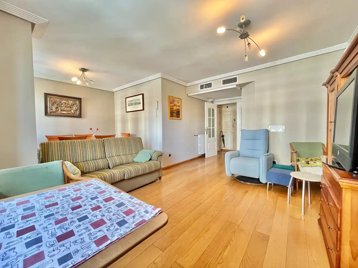 Wohnzimmer von Maisonette zum Verkauf in Zaragoza mit Klimaanlage, Heizung und Parkett