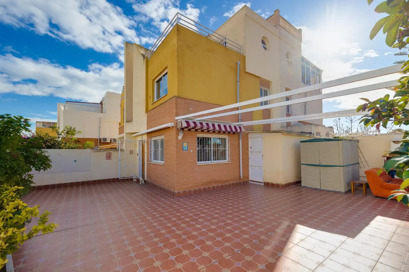 Vista exterior de Casa o chalet en venta en Torrevieja con Jardín privado, Terraza y Trastero