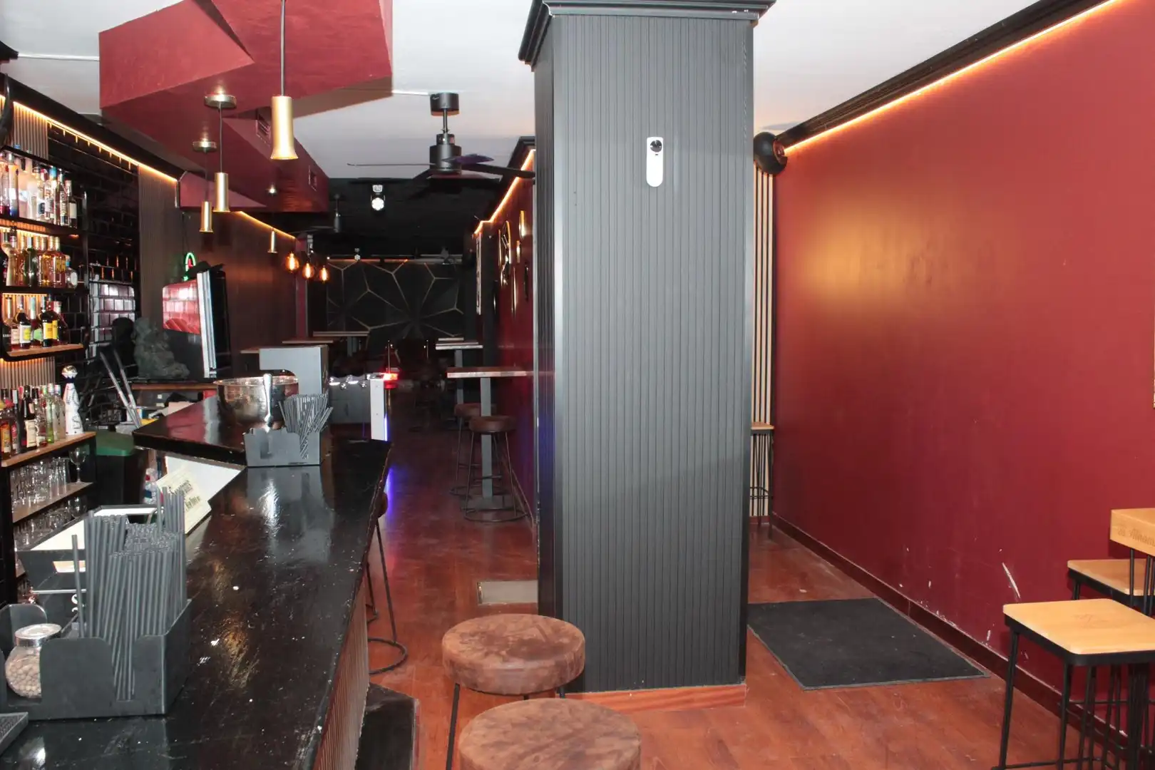 Commercial properties for rent in Calle Betis, Triana Casco Antiguo