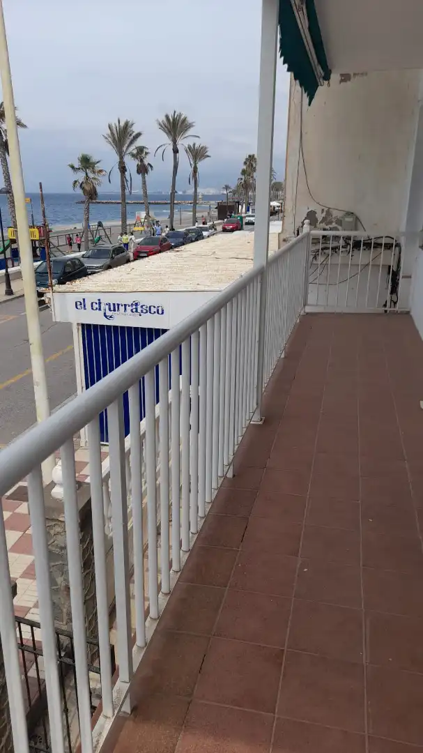 Terrasse von Wohnung zum Verkauf in Torrenueva Costa mit Ofen, Waschmaschine und Balkon
