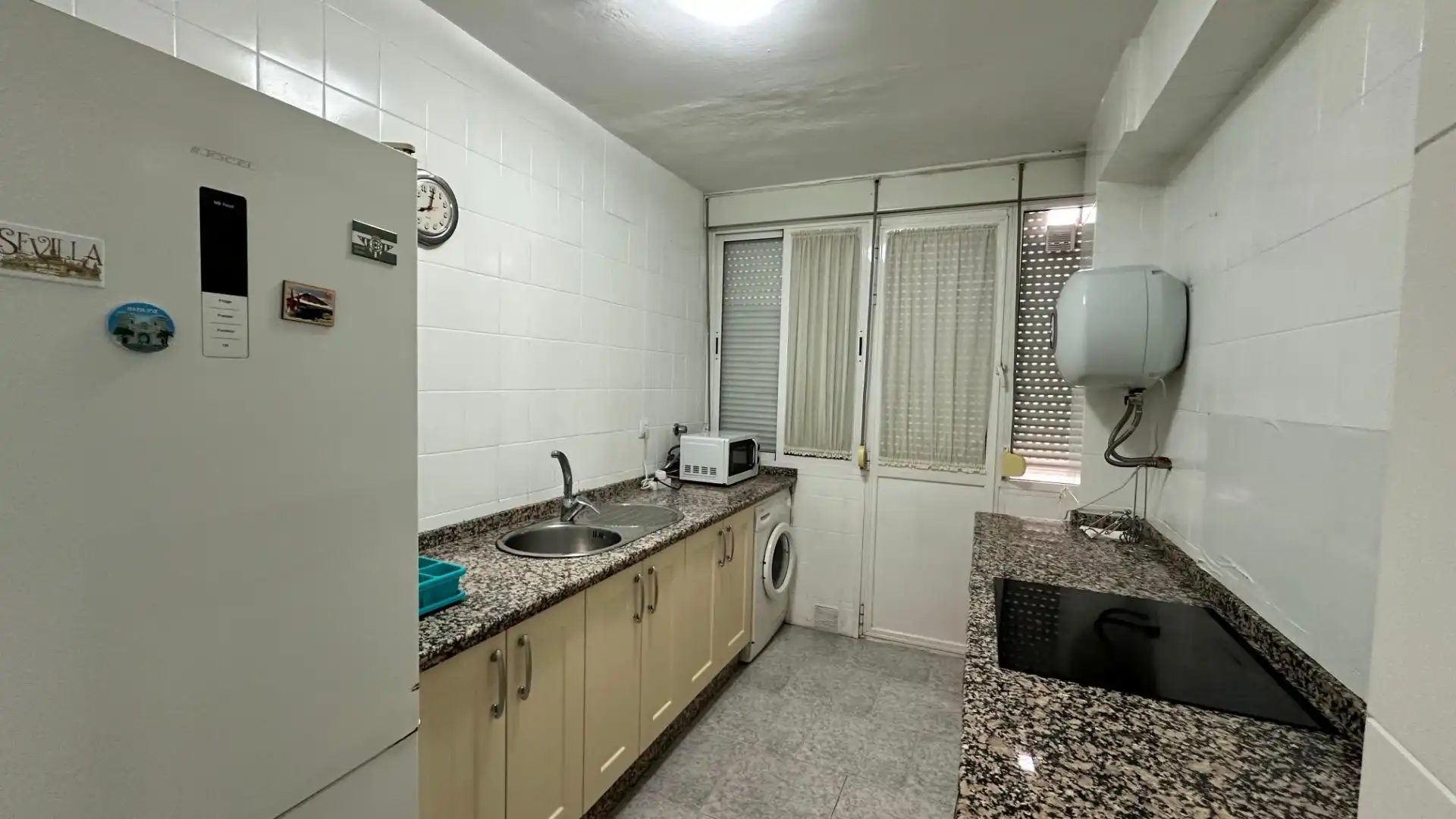 Cocina de Piso para compartir en Sevilla con Balcón