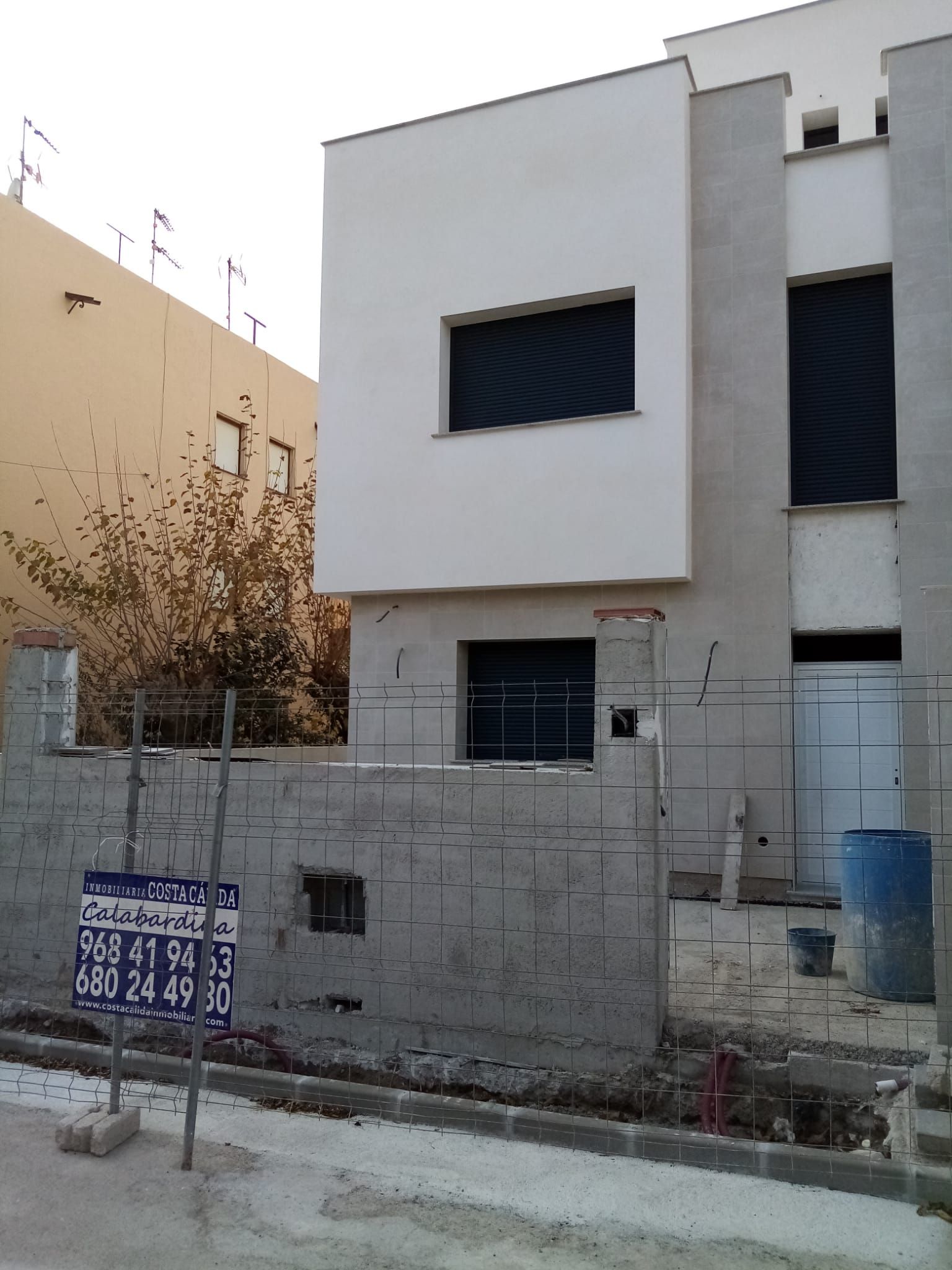 Vista exterior de Casa adosada en venda en Águilas amb Jardí privat i Terrassa