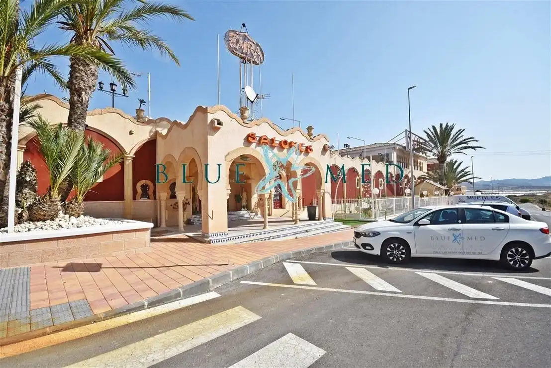 Local comercial en venda a Avenida de Don Antonio Segado del Olmo