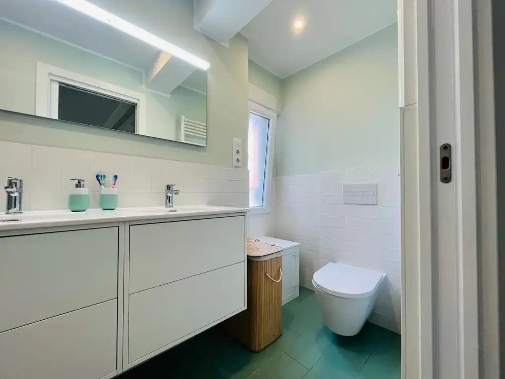 Flat with terrace to rent in Calle TRASMIERA, imagen 7