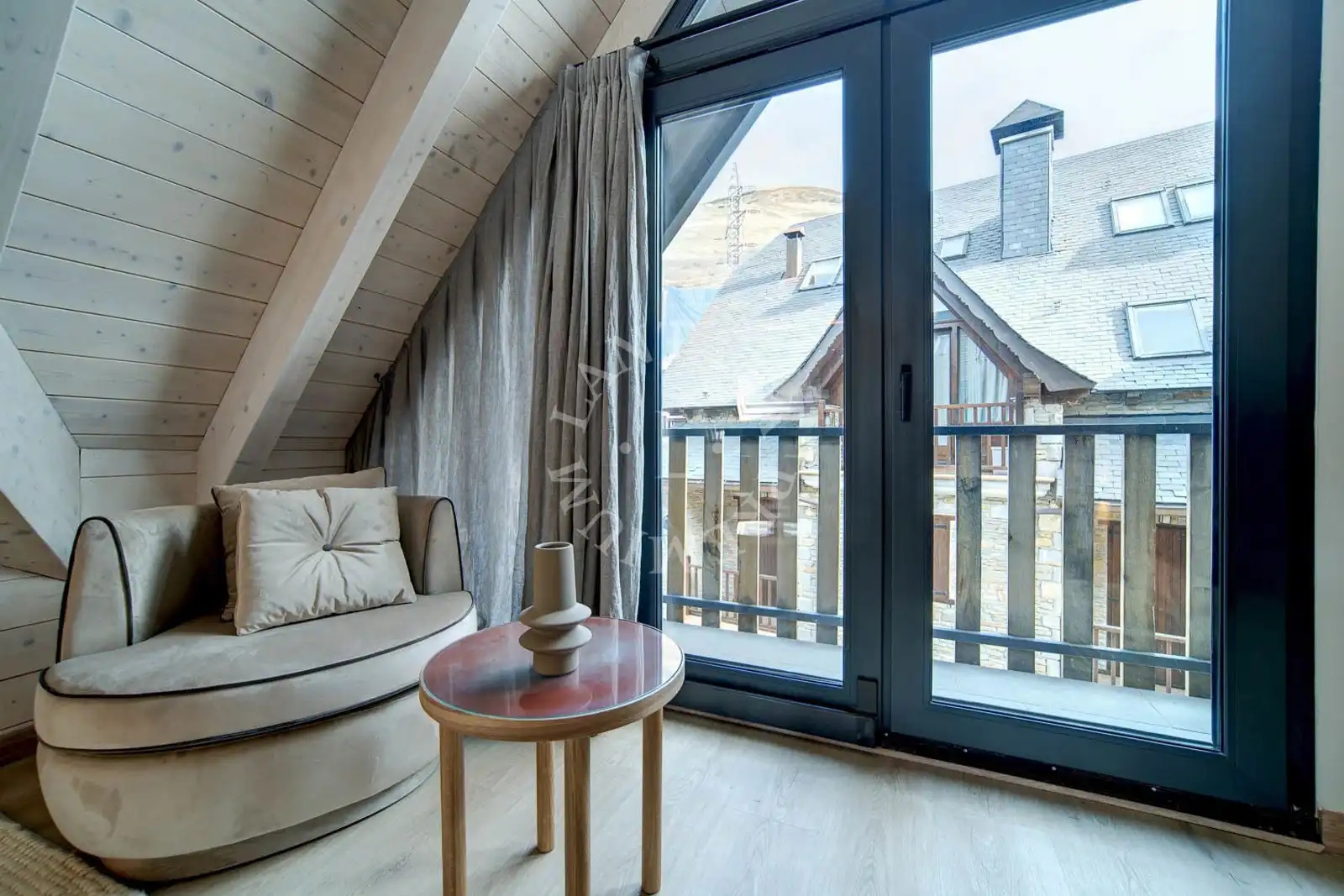 Balcony of Houses for sale in Naut Aran  with Heating, Parquet flooring and Oven