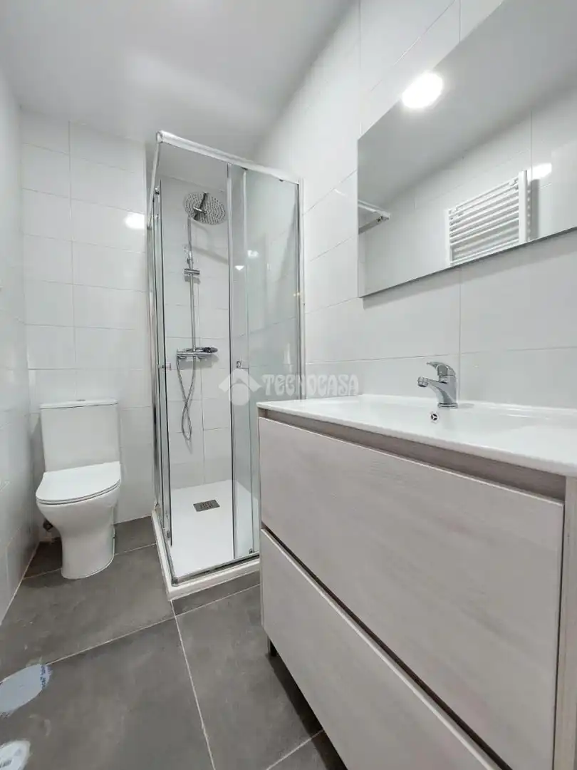 Badezimmer von Wohnung zur Miete in Getafe mit Heizung und Parkett