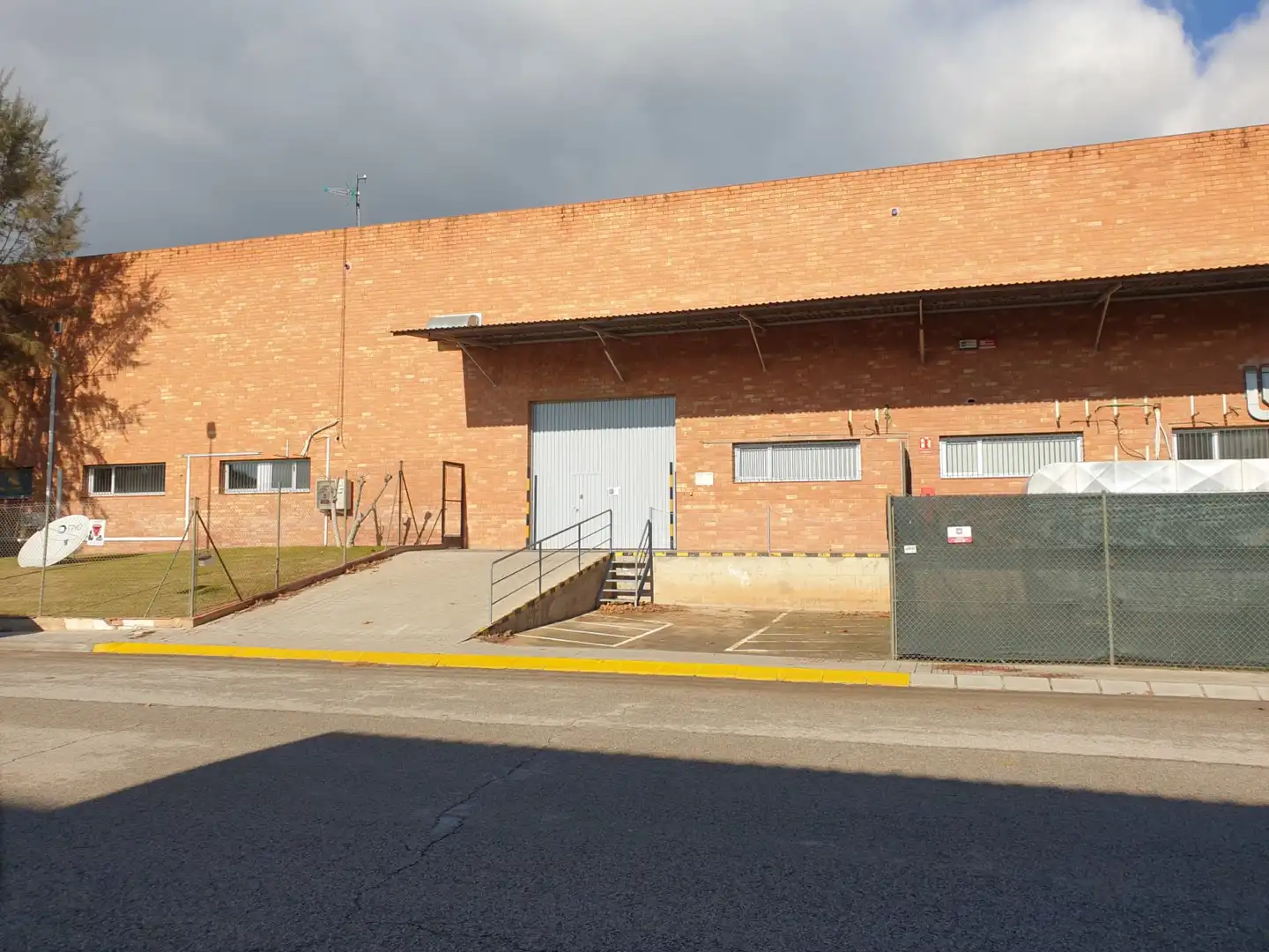 Vista exterior de Nave industrial de alquiler en La Garriga