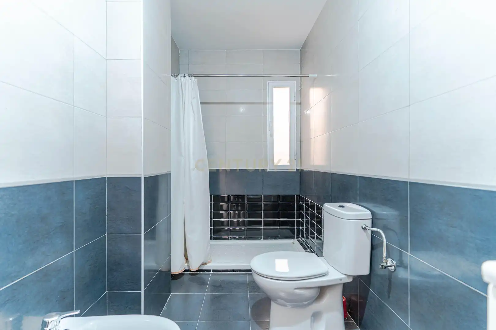 Baño de Apartamento en venta en Vegas del Genil con Balcón