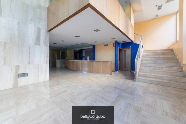 Local comercial en Alquiler en Santa Rosa - Valdeolleros