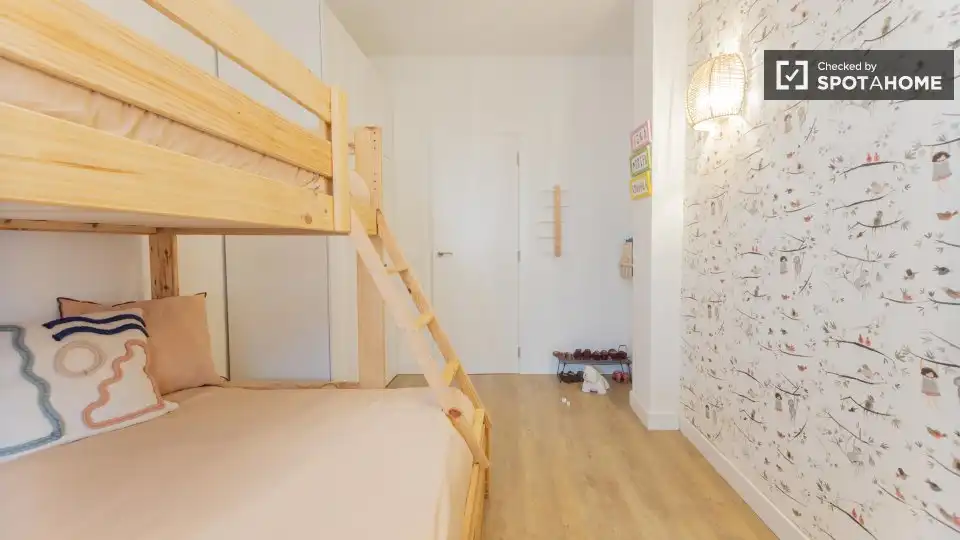 Bedroom of Flat for rent in Valencia  with Air Conditioner, Heating and Furnished