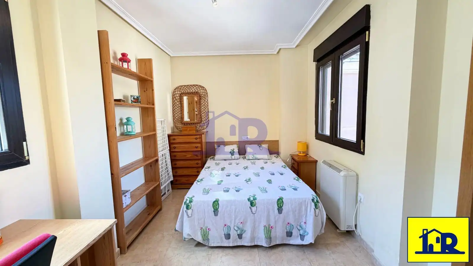 Habitación de Dúplex en venta en Cuenca con Calefacción, Trastero y Amueblado