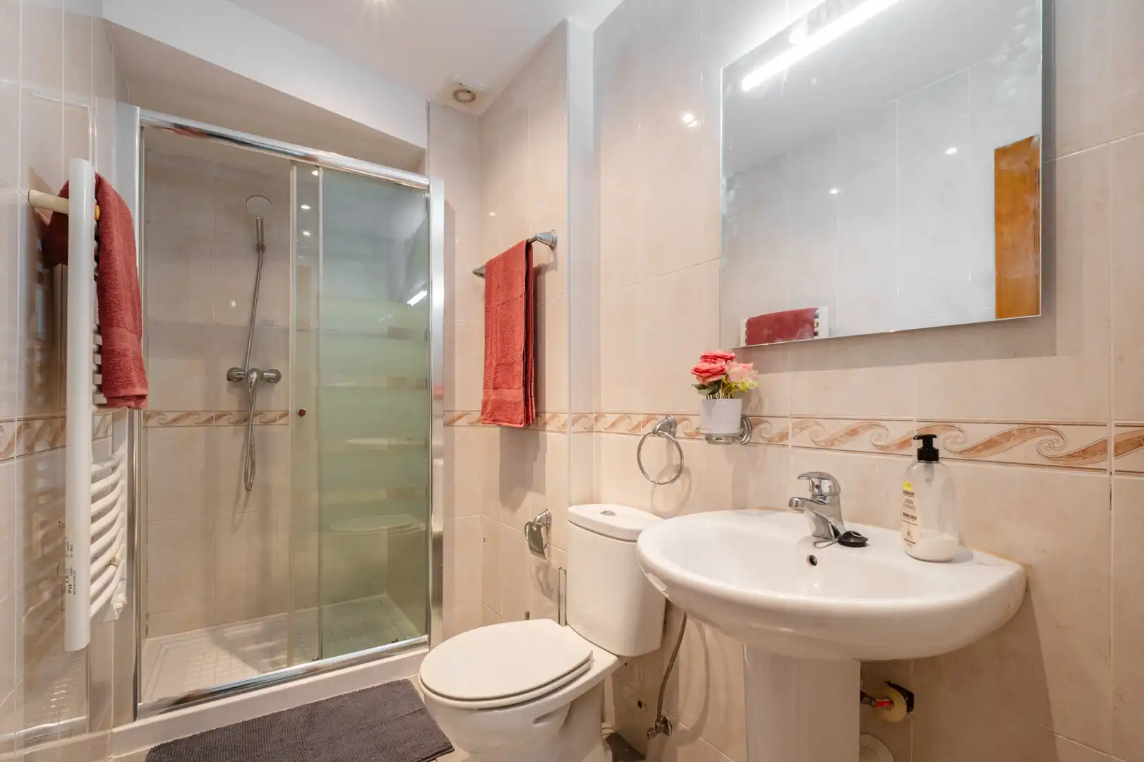 Baño de Apartamento en venta en Nerja con Aire acondicionado, Calefacción y Terraza