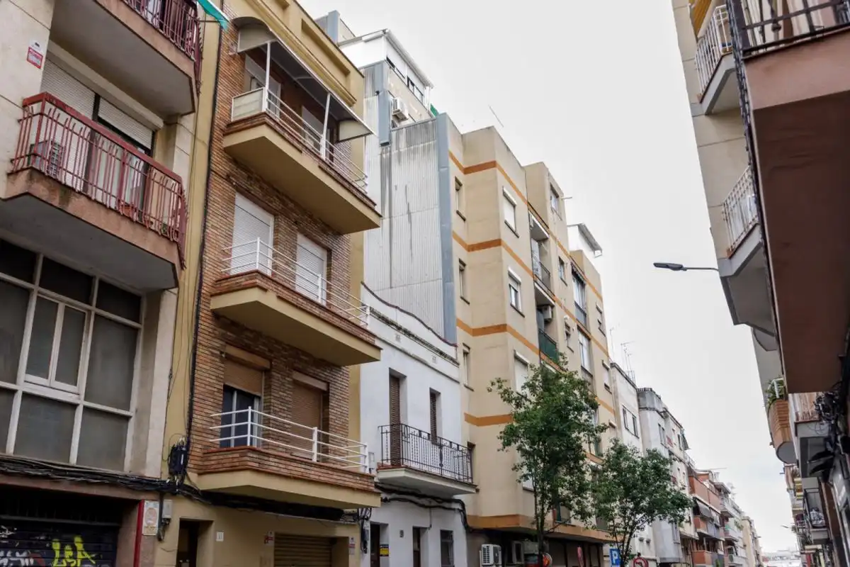 Vista exterior de Apartamento para compartir en L'Hospitalet de Llobregat con Amueblado, Horno y Lavadora