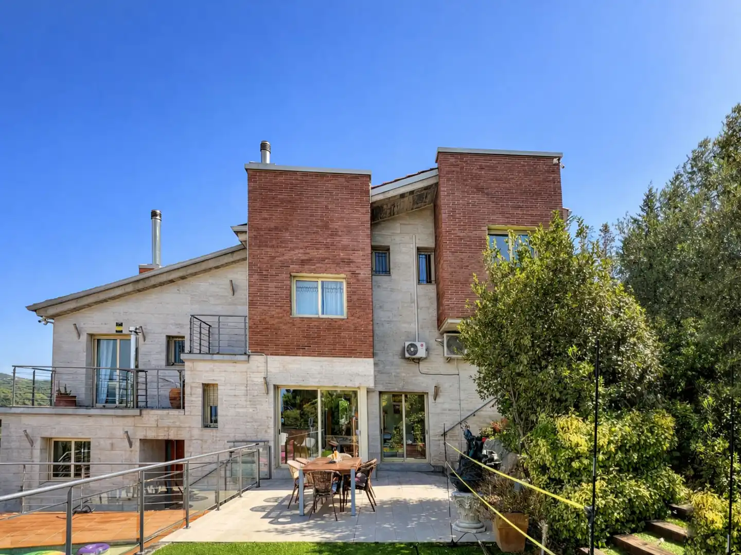 Flat with pool for sale in Vallromanes