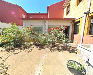 Vista exterior de Casa o xalet en venda en Sahagún amb Jardí privat i Terrassa