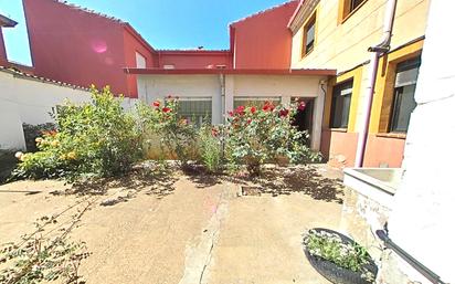 Exterior view of House or chalet for sale in Sahagún  with Private garden and Terrace