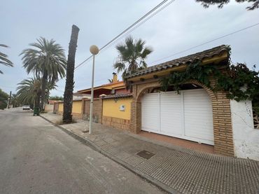 Xalet amb balcó en venda a Carrer Carrer de Baliza 1