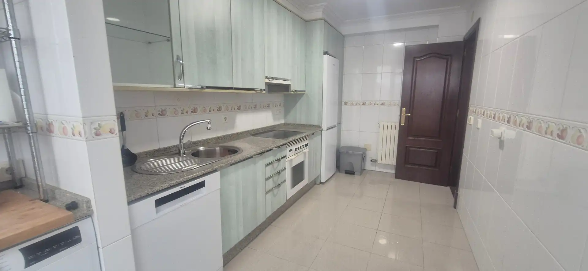Kitchen of Flat for rent in Vigo   with Heating, Parquet flooring and Storage room