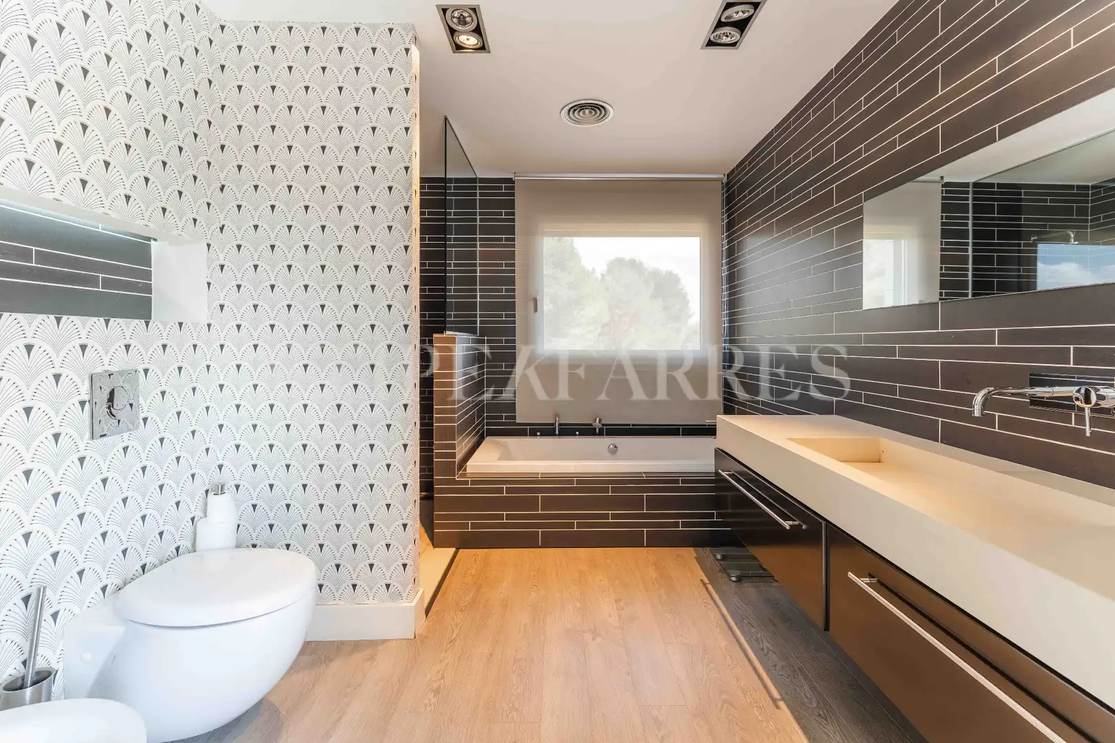 Baño de Casa o chalet de alquiler en El Papiol con Aire acondicionado, Calefacción y Jardín privado