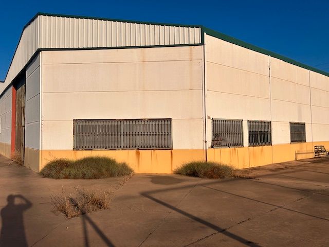 Vista exterior de Nau industrial en venda en Puertollano