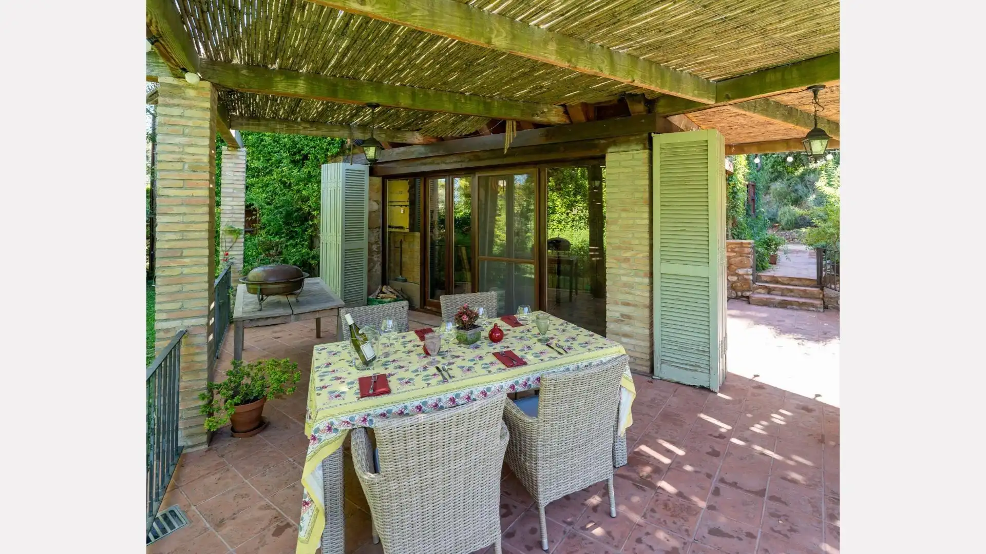 Terraza de Finca rústica en venta en Esponellà con Aire acondicionado, Calefacción y Jardín privado