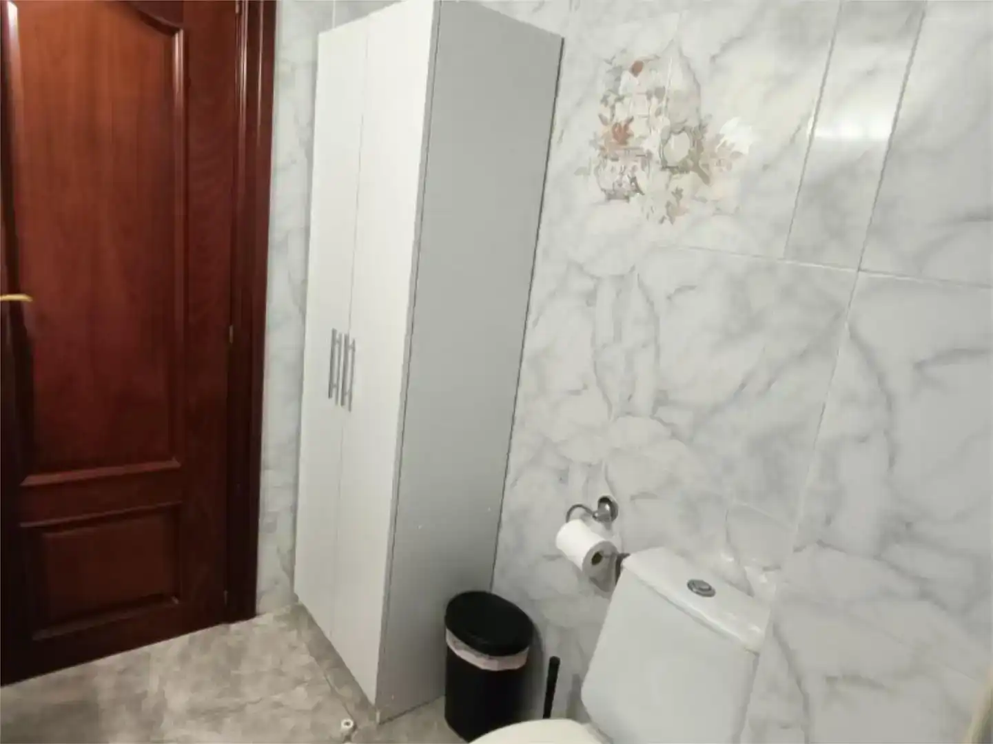 Badezimmer von Wohnung zur Miete in Zaragoza mit Möbliert, Ofen und Waschmaschine