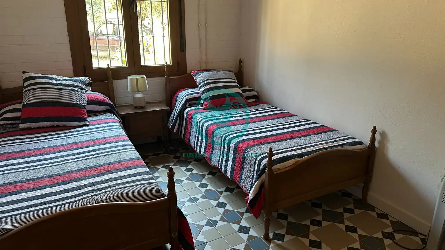Schlafzimmer von Country house zur Miete in Cáceres mit Schwimmbad, Möbliert und Ofen