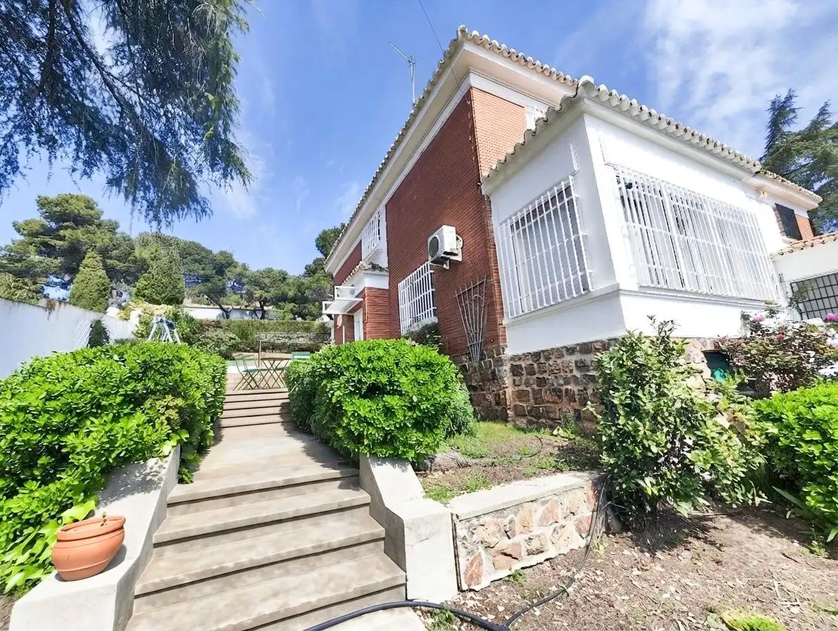 Vista exterior de Casa o chalet en venta en Puertollano con Aire acondicionado, Calefacción y Jardín privado