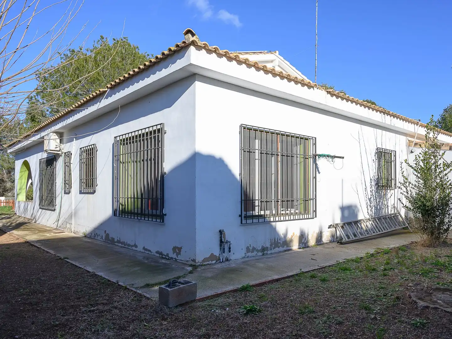 Vista exterior de Casa o xalet de lloguer en Manises amb Calefacció, Jardí privat i Moblat