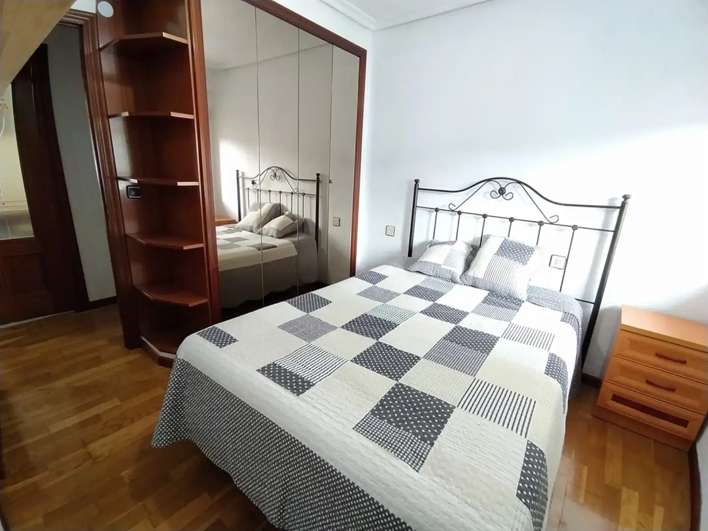Habitación de Piso en venta en Avilés con Calefacción, Parquet y Amueblado