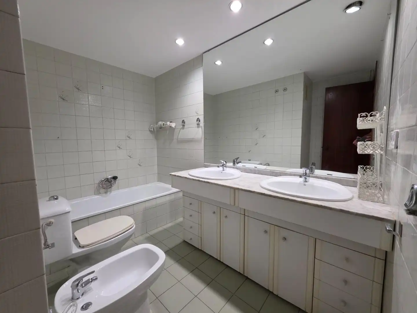 Baño de Piso de alquiler en Valencia con Jardín privado, Terraza y Amueblado