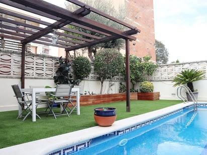 Swimming pool of Single-family semi-detached for sale in Cerdanyola del Vallès  with Air Conditioner, Terrace and Balcony