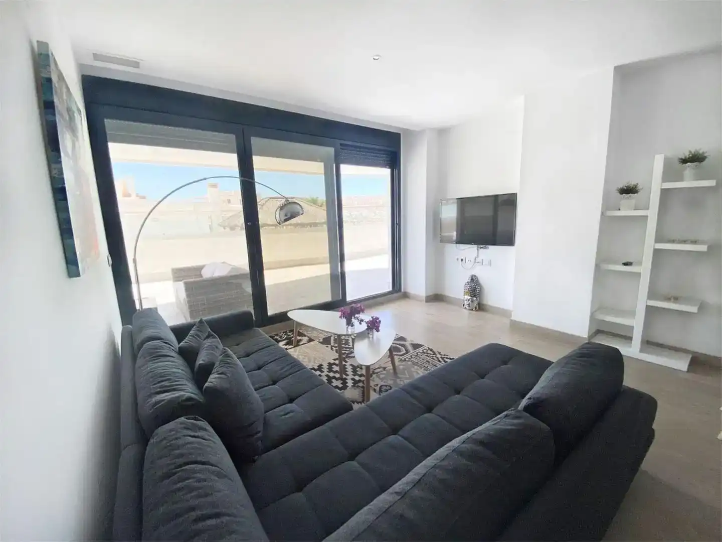 Sala d'estar de Pis en venda en Mijas amb Aire condicionat, Piscina i Balcó