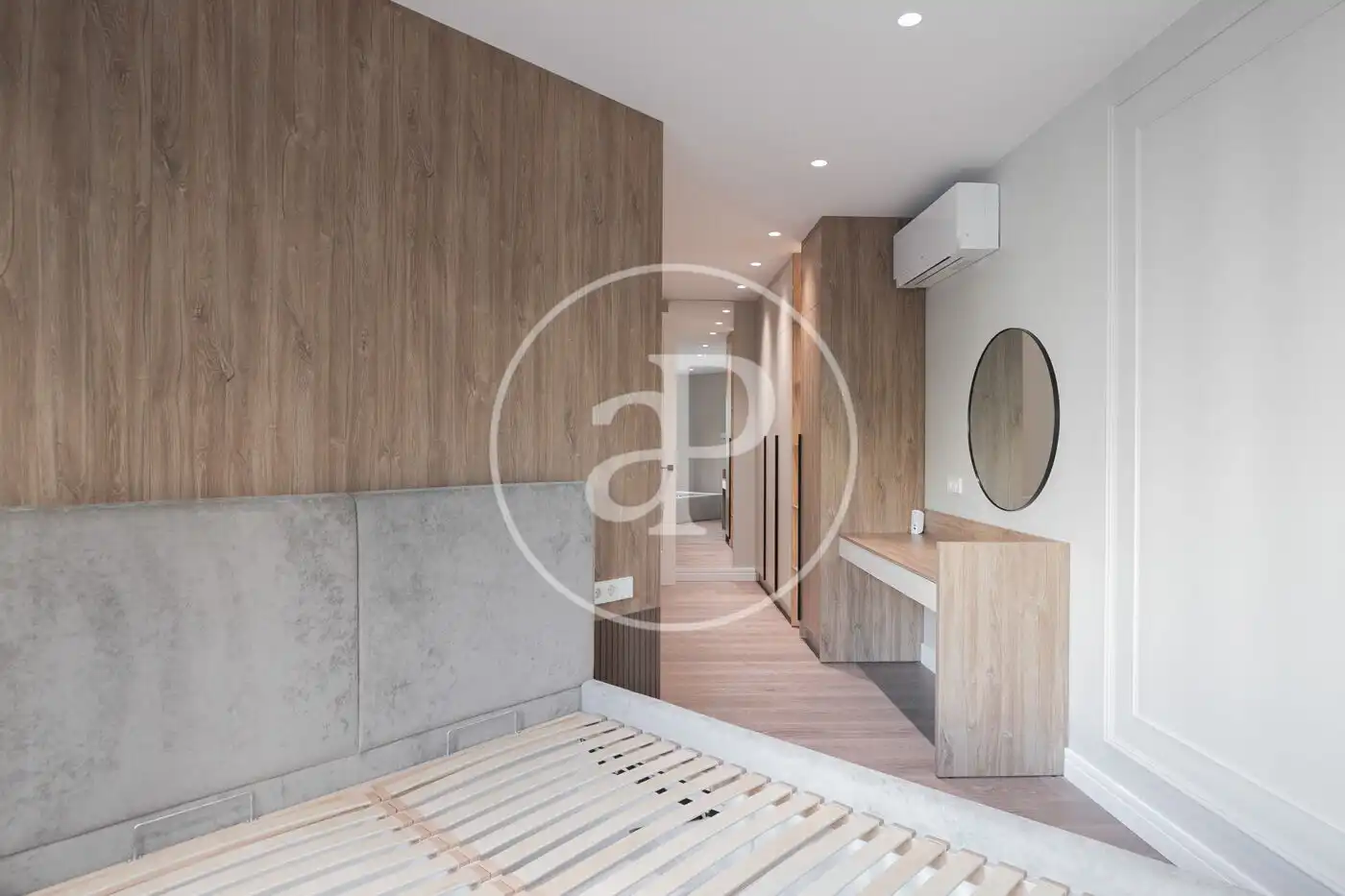Schlafzimmer von Wohnung zum Verkauf in Barcelona mit Klimaanlage, Heizung und Balkon