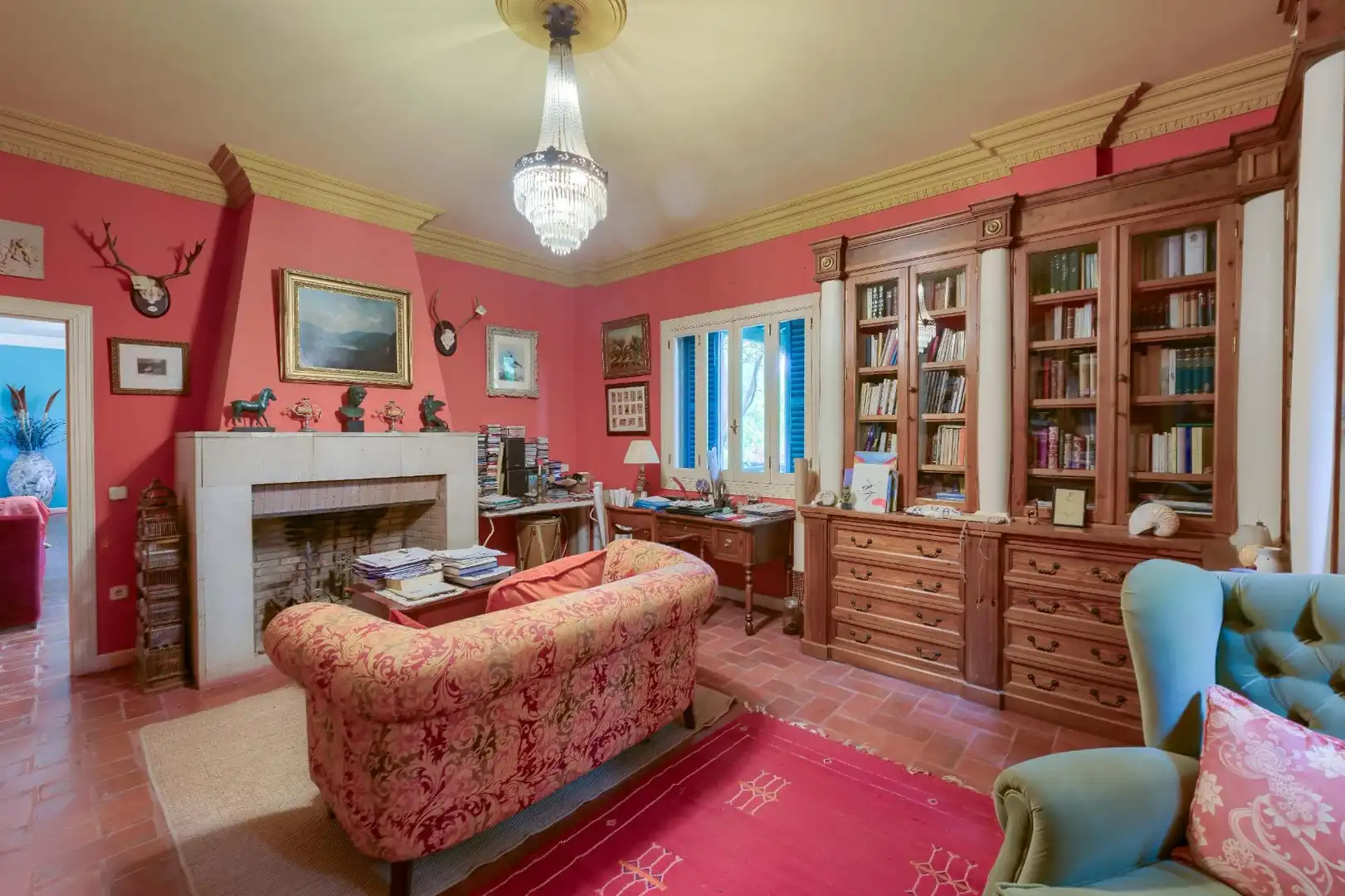 Sala d'estar de Casa o xalet en venda en Sanlúcar la Mayor amb Aire condicionat, Jardí privat i Terrassa