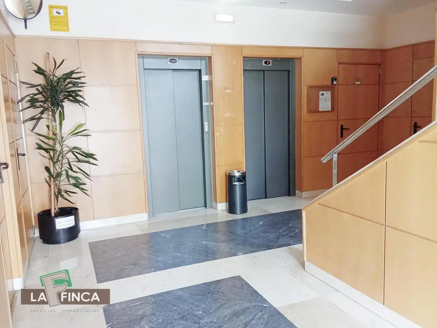 Pis en venda en Oviedo  amb Calefacció, Parquet i Terrassa