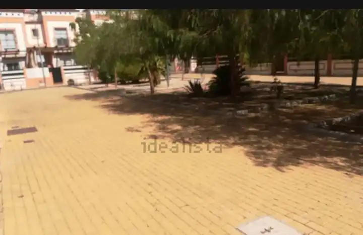 Exterior view of Detached homes for rent in Dos Hermanas  with Air Conditioner and Pets allowed