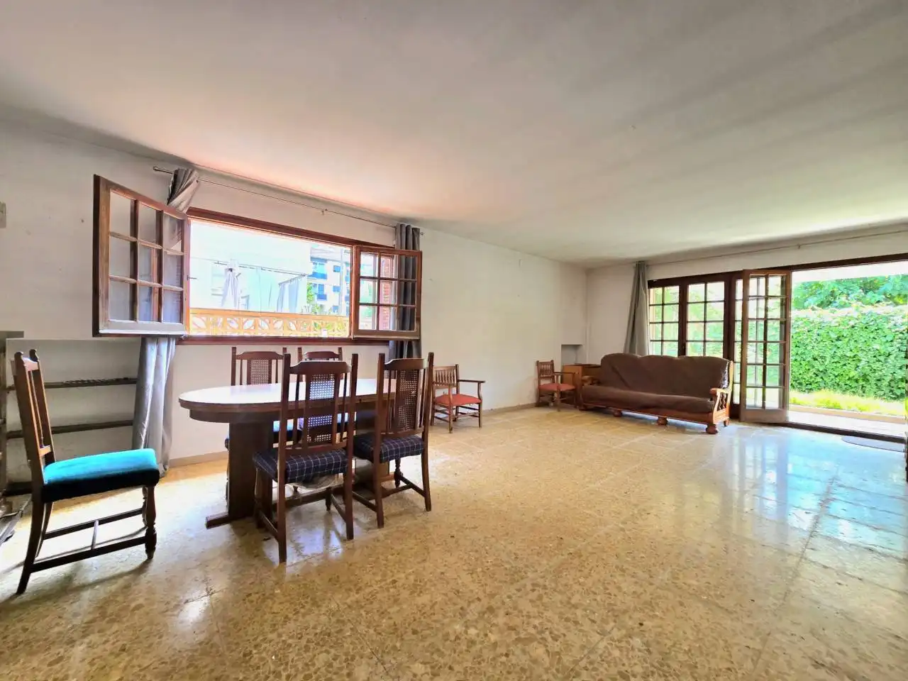 Sala d'estar de Casa o xalet en venda en Vilanova i la Geltrú amb Jardí privat i Terrassa