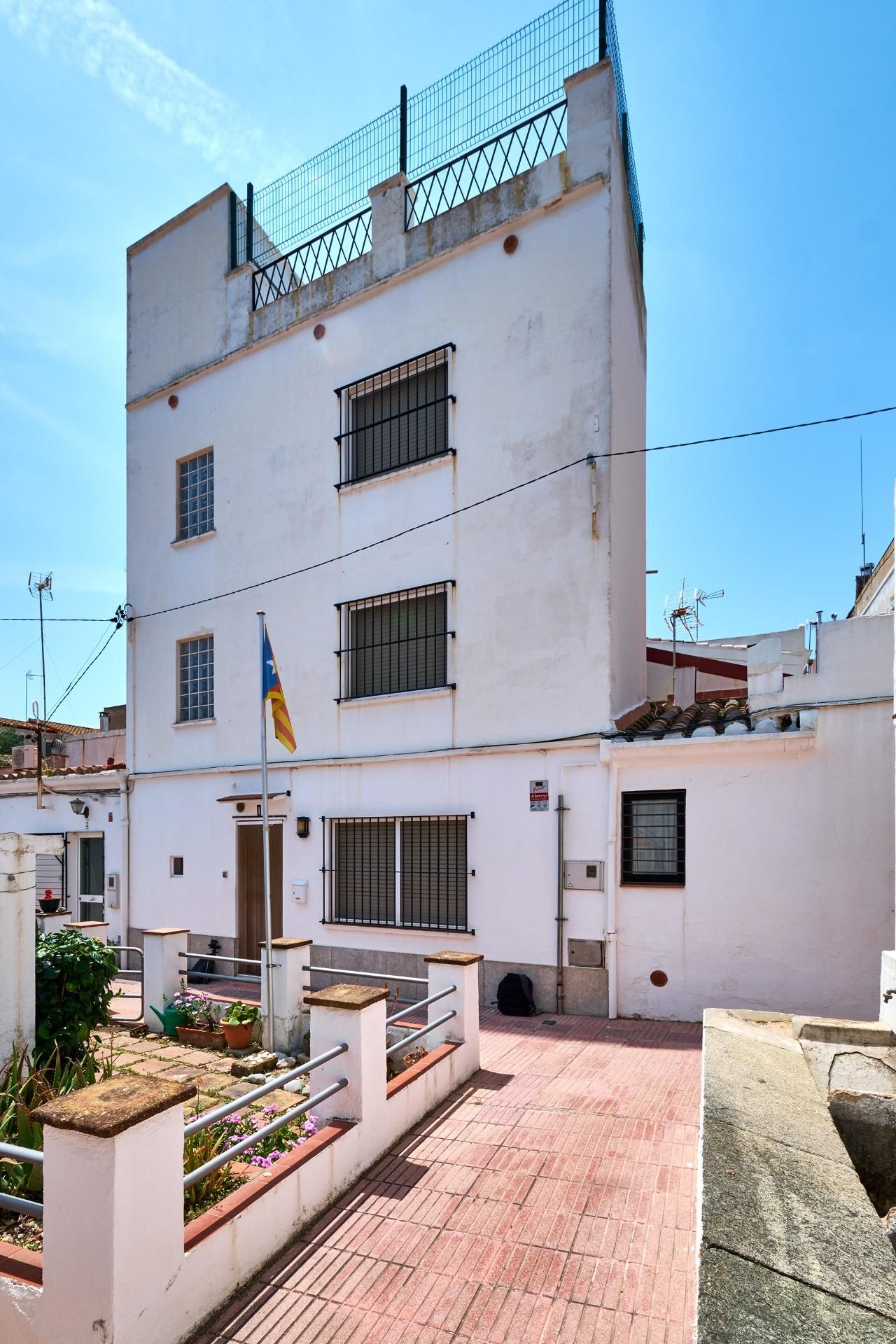 Vista exterior de Casa o xalet en venda en Vilassar de Mar amb Calefacció, Jardí privat i Terrassa