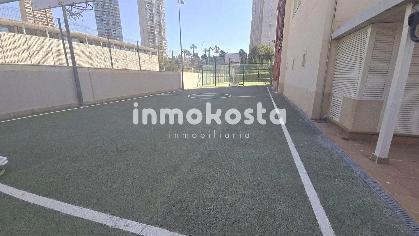 Vista exterior de Piso en venta en Benidorm con Aire acondicionado, Terraza y Trastero