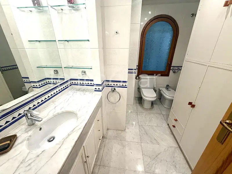 Bathroom of Attic for rent in Barcelona  with Air Conditioner, Heating and Parquet flooring