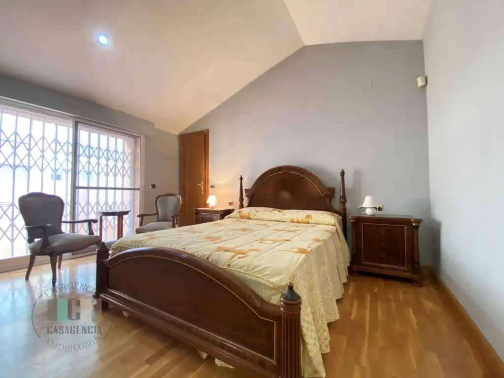 Duplexes for sale in Calle Poeta Verdaguer, Hospital - Plaza del Real